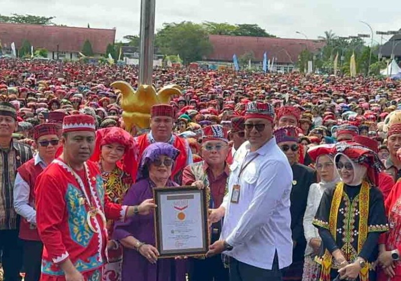 17 Ribu Peserta Ramaikan Pemecahan Rekor MURI di Taman Budaya Sendawar